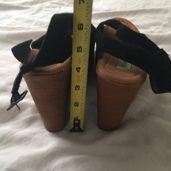 Steve Madden black suede wedge sandals. 8 - Picture 6 of 6